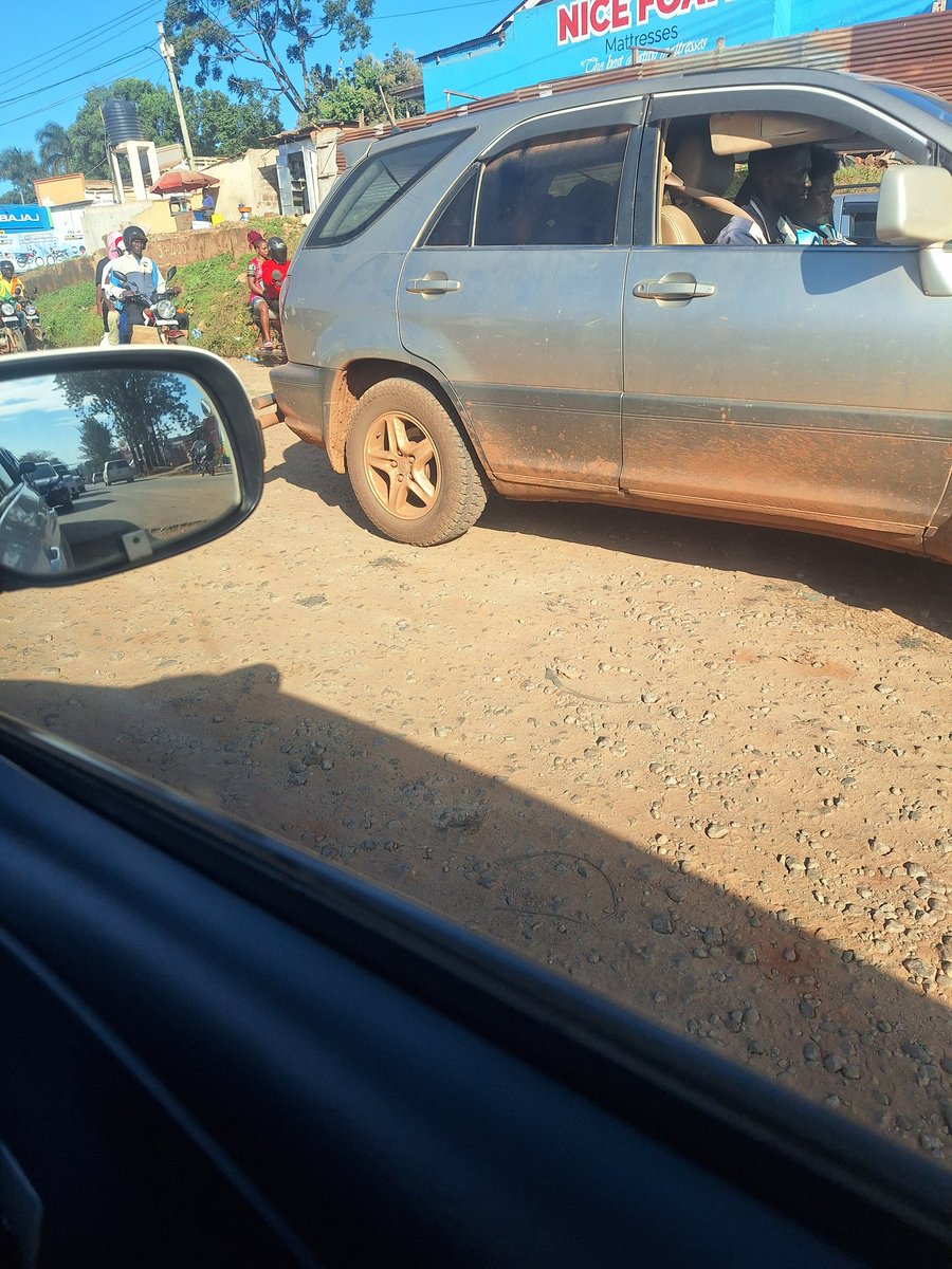 jogo256's tweet photo. I urge the @MoWT_Uganda urgently complete the ongoing construction along Jinja Road, particularly the section between Banda and Kireka. The unfinished and deep stretch poses serious challenges for small vehicles and is especially dangerous at night. https://t.co/AZIqMMxF6d