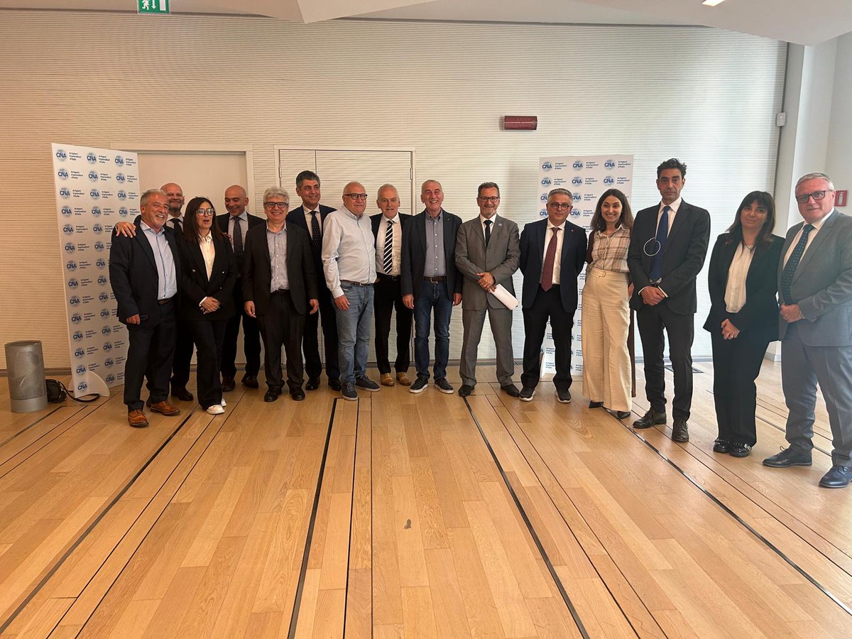 FilcaCisl's tweet photo. Firmato il rinnovo del #contratto #edilizia #artigianato: 178 euro di aumento, +18% sui minimi. Interessa 400mila addetti in 50mila imprese. 

https://t.co/N7Lilxy0U8 https://t.co/PTb7hDqH32