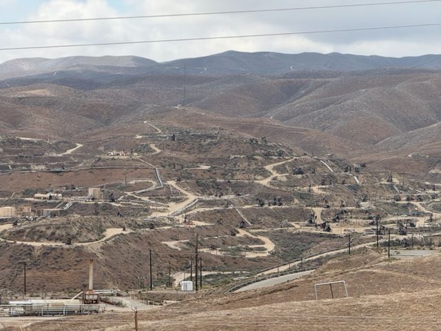 A wide-angle look at the scale of Chevron’s infrastructure near the Altoona lease.

This is a serious operating environment, and Altoona sits right in the middle of it. 👇 

RNS: londonstockexchange.com/news-article/A…

#ADME #OilandGas