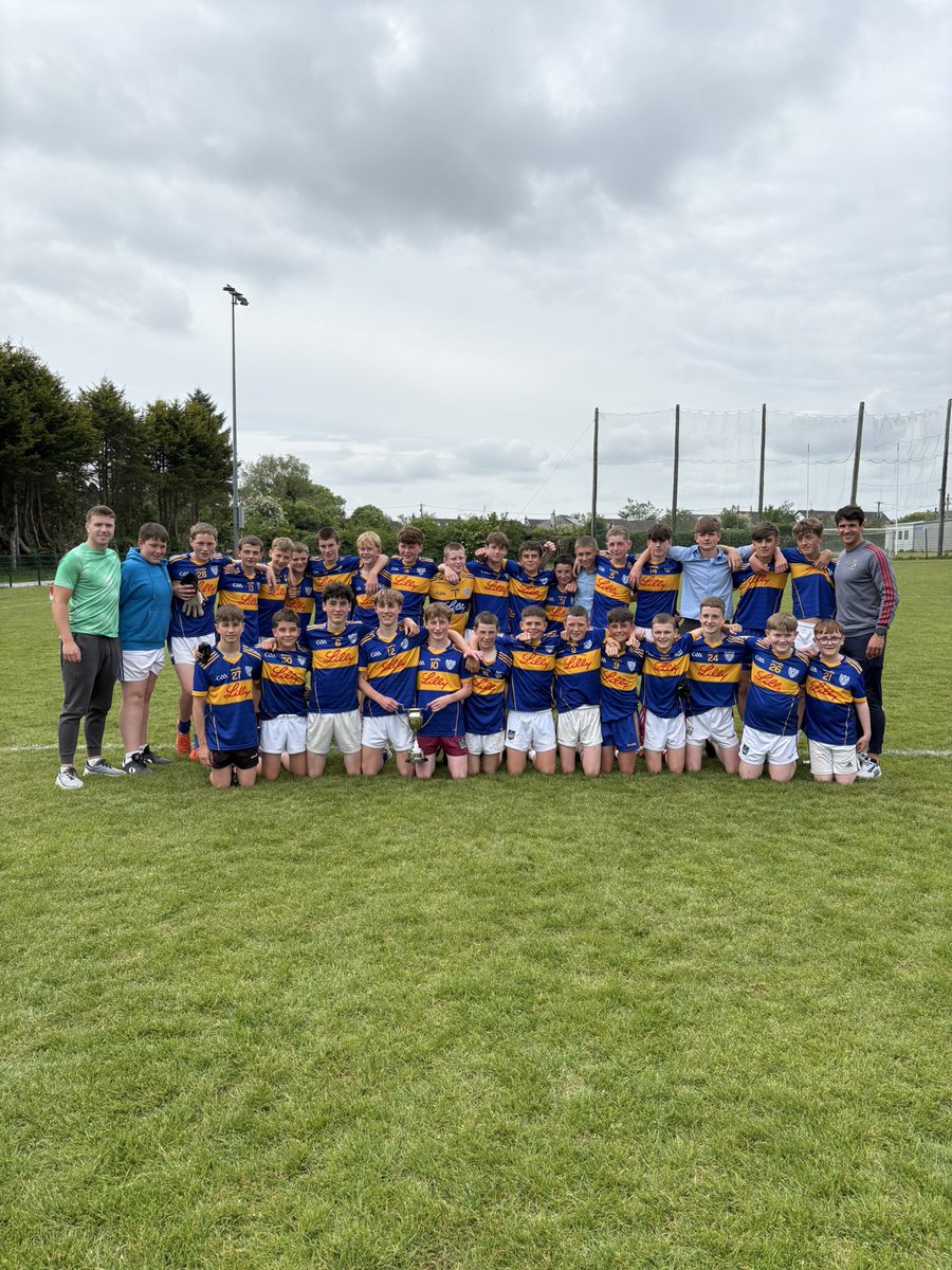 ThomasClancy9's tweet photo. Delighted to be involved with the U14 KCS Footballers this year 🏐A great team and a bright future ahead for these young players #countychampions https://t.co/cUAhZgNbAf
