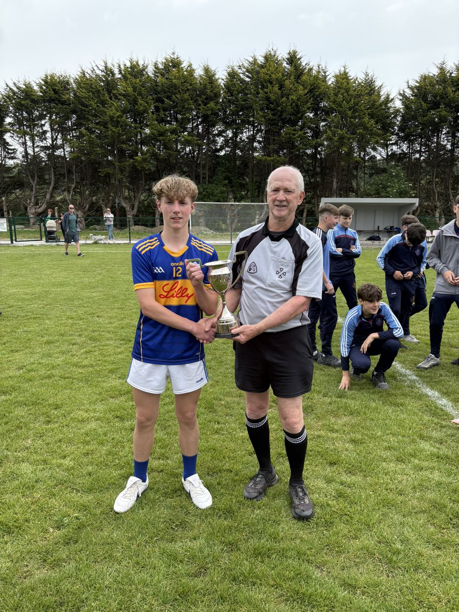 ThomasClancy9's tweet photo. Delighted to be involved with the U14 KCS Footballers this year 🏐A great team and a bright future ahead for these young players #countychampions https://t.co/cUAhZgNbAf