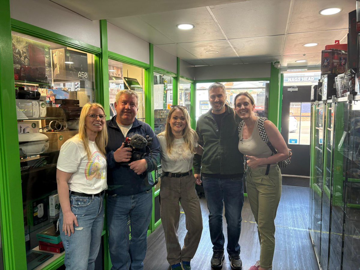 JuicyGameReview's tweet photo. MAD BUSY day filming with the BBC at Kirkby Sales &amp; Exchange with my mate Nina (owner). We can’t say anymore than that but…. Watch this space Team24 😎💯🫵 Shout out to @RadioHayley and her team https://t.co/ifSKQG2cJW