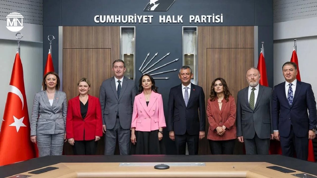 1MedyaNews's tweet image. Pro-Kurdish DEM Party meets opposition leaders in political dialogue push

🔷DEM Party visits Turkey's main opposition CHP and Islamist YRP on Tuesday to push for democratic roadmap and end to repression.

#DEMParty #CHP #YRP #PKK

🔗justpaste.it/cqhx7