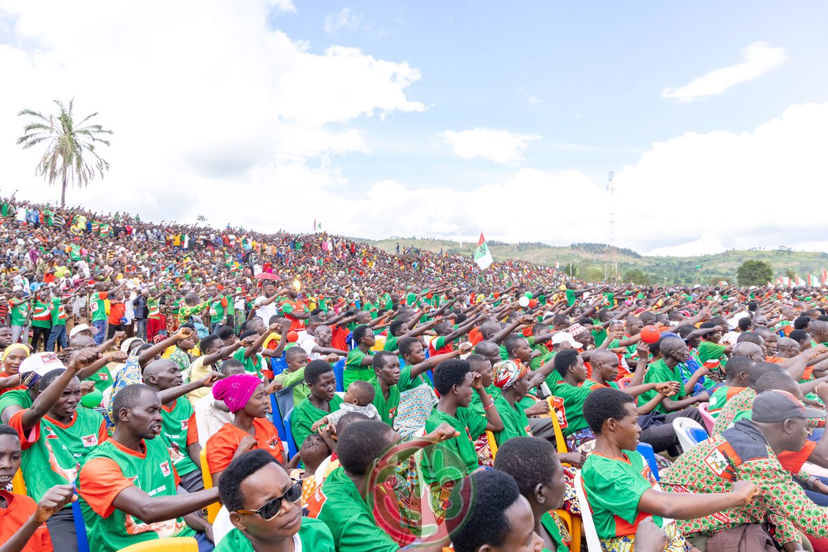 RTNBurundi's tweet image. Le stade Nyarunazi situé en Commune #Busoni accueille ce mardi, 20 mai 2025, le grand rassemblement des Bagumyabanga du @CnddFdd des Communes Busoni et Kirundo. La cérémonie voit la présence du Secrétaire Général du Parti CNDD-FDD, Révérien Ndikuriyo, le Président de l'Assemblée