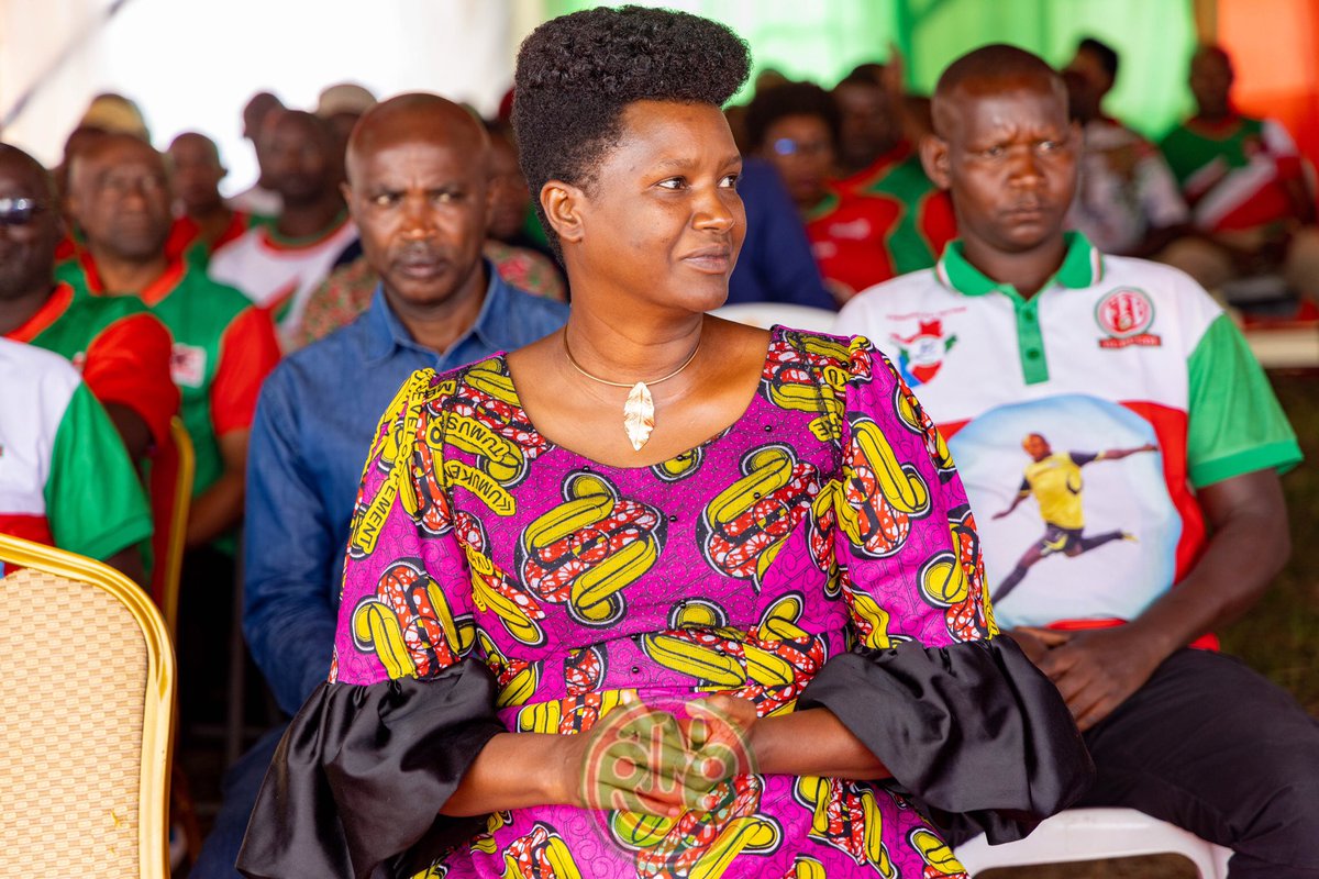 RTNBurundi's tweet image. Le stade Nyarunazi situé en Commune #Busoni accueille ce mardi, 20 mai 2025, le grand rassemblement des Bagumyabanga du @CnddFdd des Communes Busoni et Kirundo. La cérémonie voit la présence du Secrétaire Général du Parti CNDD-FDD, Révérien Ndikuriyo, le Président de l'Assemblée