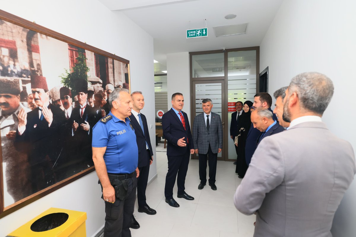 tcmuglavaliligi's tweet photo. Valimiz Sayın Dr. İdris Akbıyık Köyceğiz Kaymakamı Mustafa Maslak ile birlikte yeni yapılan Hükümet Konağında incelemelerde bulunarak vatandaşlarımıza hizmet veren birimleri ziyaret etti. Yapılan çalışmalar hakkında bilgi aldı.

@idrisakbiyik
@MMaslak
@koycegiz48 https://t.co/pRxN8JYxKt