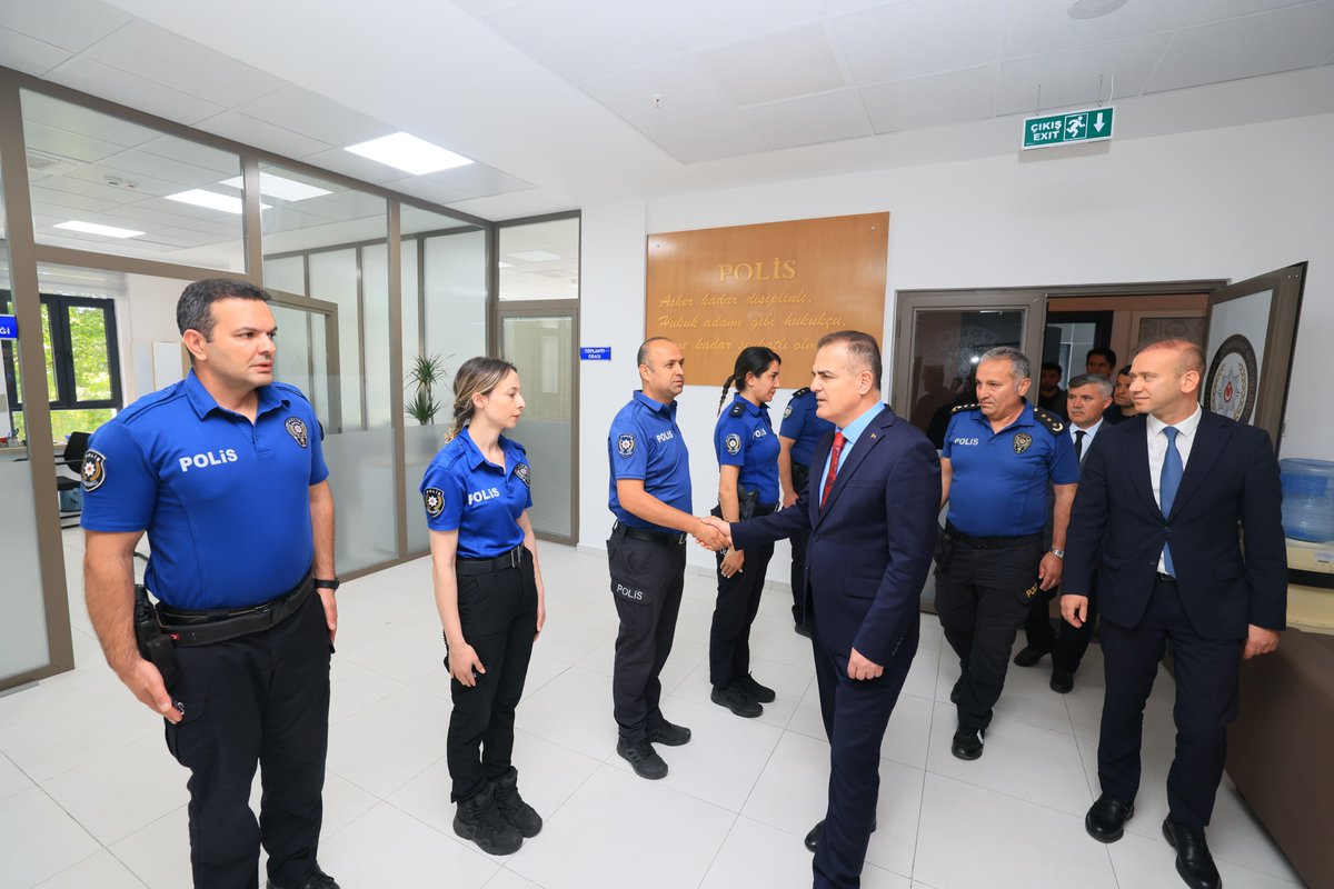 tcmuglavaliligi's tweet photo. Valimiz Sayın Dr. İdris Akbıyık Köyceğiz Kaymakamı Mustafa Maslak ile birlikte yeni yapılan Hükümet Konağında incelemelerde bulunarak vatandaşlarımıza hizmet veren birimleri ziyaret etti. Yapılan çalışmalar hakkında bilgi aldı.

@idrisakbiyik
@MMaslak
@koycegiz48 https://t.co/pRxN8JYxKt