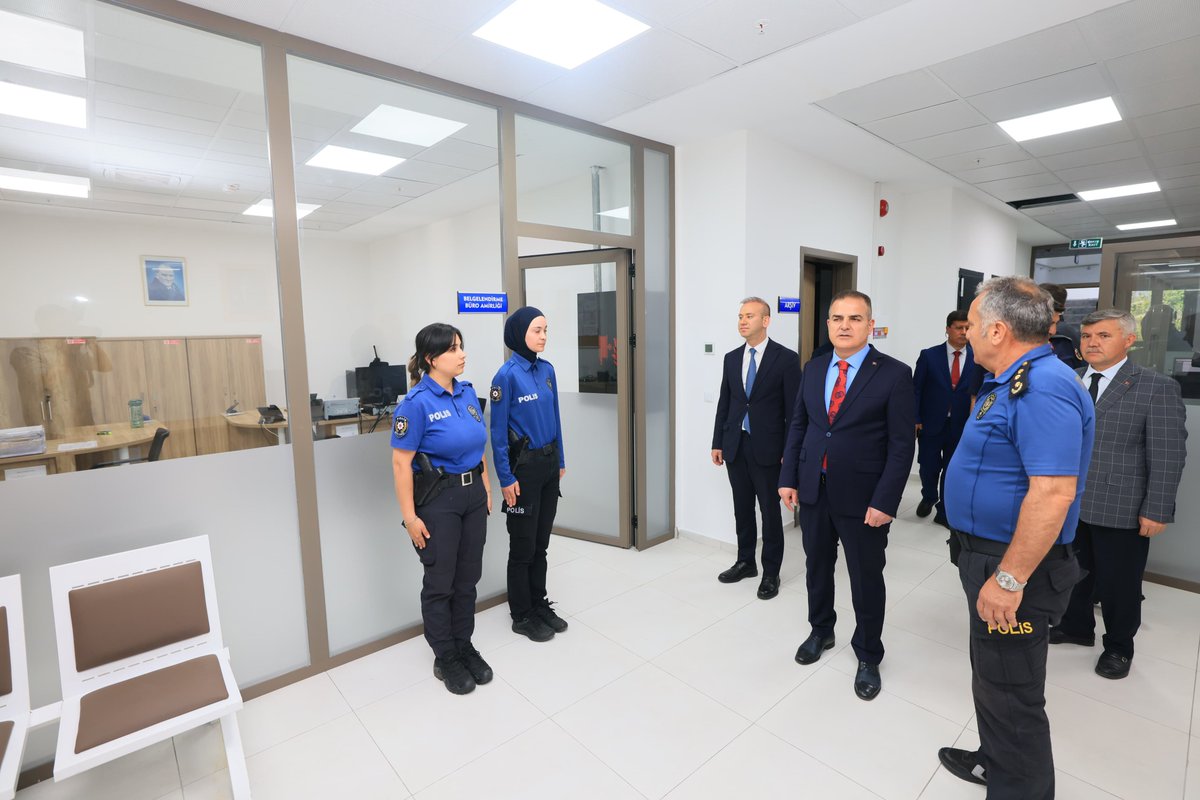 Valimiz Sayın Dr. İdris Akbıyık Köyceğiz Kaymakamı Mustafa Maslak ile birlikte yeni yapılan Hükümet Konağında incelemelerde bulunarak vatandaşlarımıza hizmet veren birimleri ziyaret etti. Yapılan çalışmalar hakkında bilgi aldı.

<a href="/idrisakbiyik/">Dr. İdris AKBIYIK</a>
<a href="/MMaslak/">Mustafa Maslak</a>
<a href="/koycegiz48/">Köyceğiz Kaymakamlığı</a>