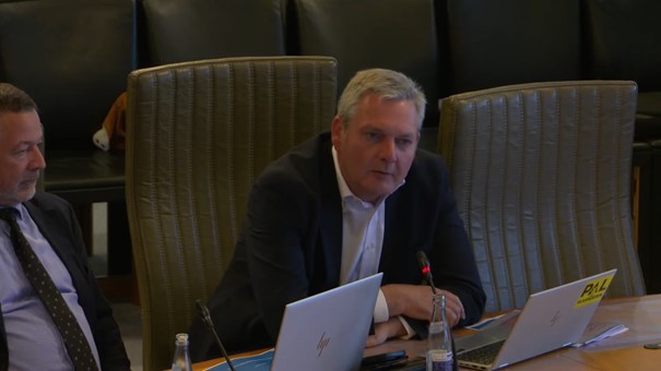 Technologie is een krachtig wapen: ze kan jeugdcriminaliteit helpen voorkomen, maar vormt ook een risico voor kennisveiligheid. Hoe zetten we ze in zonder onze strategische autonomie te ondermijnen? Mijn vraag aan het #Vredesinstituut. #VlaParl #veiligheid #jeugd