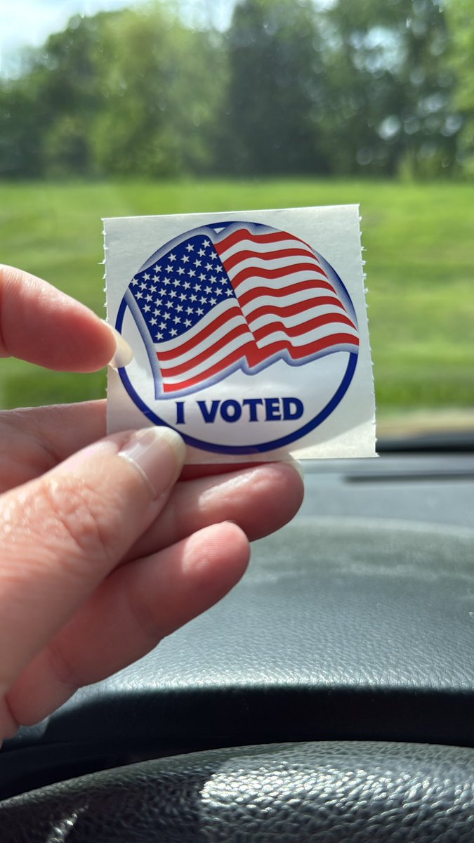 Laura EckertThompson tweet media