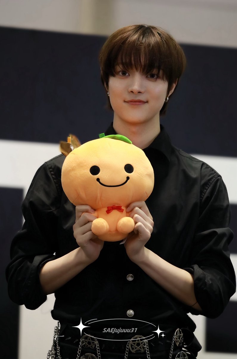 SAEJujuuu31's tweet photo. 20250520 &amp;TEAM 月狼 京都スプサ プレサ

みかんぼうや👦🏻🍊🧡

#andTEAM_EJ 
#EJ #의주 #ウィジュ
#andTEAM #앤팀 https://t.co/hlV6TdBCdP