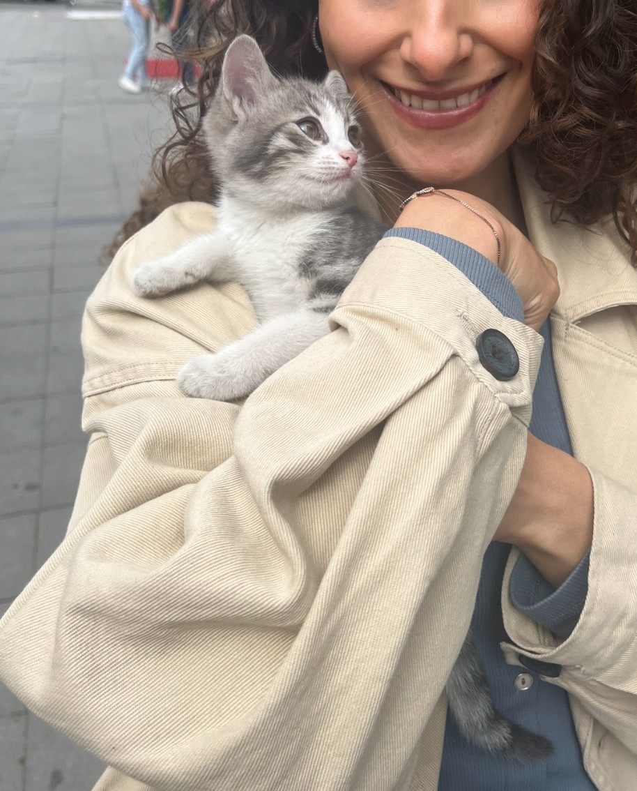 Seni eve götürelim bizim kızımız ol