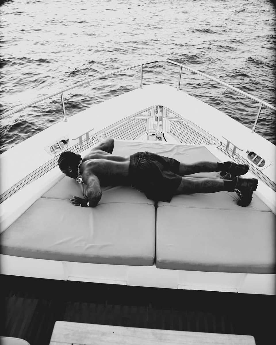 ASAKE_GALLERY's tweet image. Mr money with the vibe till the devil say my name.