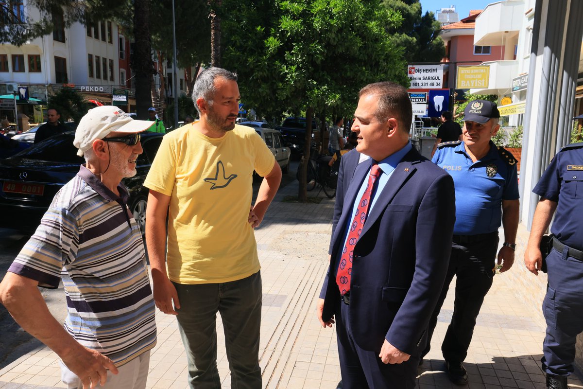 tcmuglavaliligi's tweet photo. Valimiz Sayın Dr. İdris Akbıyık Köyceğiz Kaymakamı Mustafa Maslak, İlçe Jandarma Komutanı Teğmen Emre Dadaş ve İlçe Emniyet Müdürü Hüseyin Başkan ile birlikte esnafları ziyaret ederek hasbihal etti.

Esnafın talep, istek ve önerilerini dinleyen Valimiz Sayın Dr. İdris Akbıyık el emeği ve alın teri ile hizmet eden esnafa kapısının her daim açık olduğunu belirterek hayırlı işler ve bereketli bol kazanç dileğinde bulundu.

@idrisakbiyik
@MMaslak
@koycegiz48
