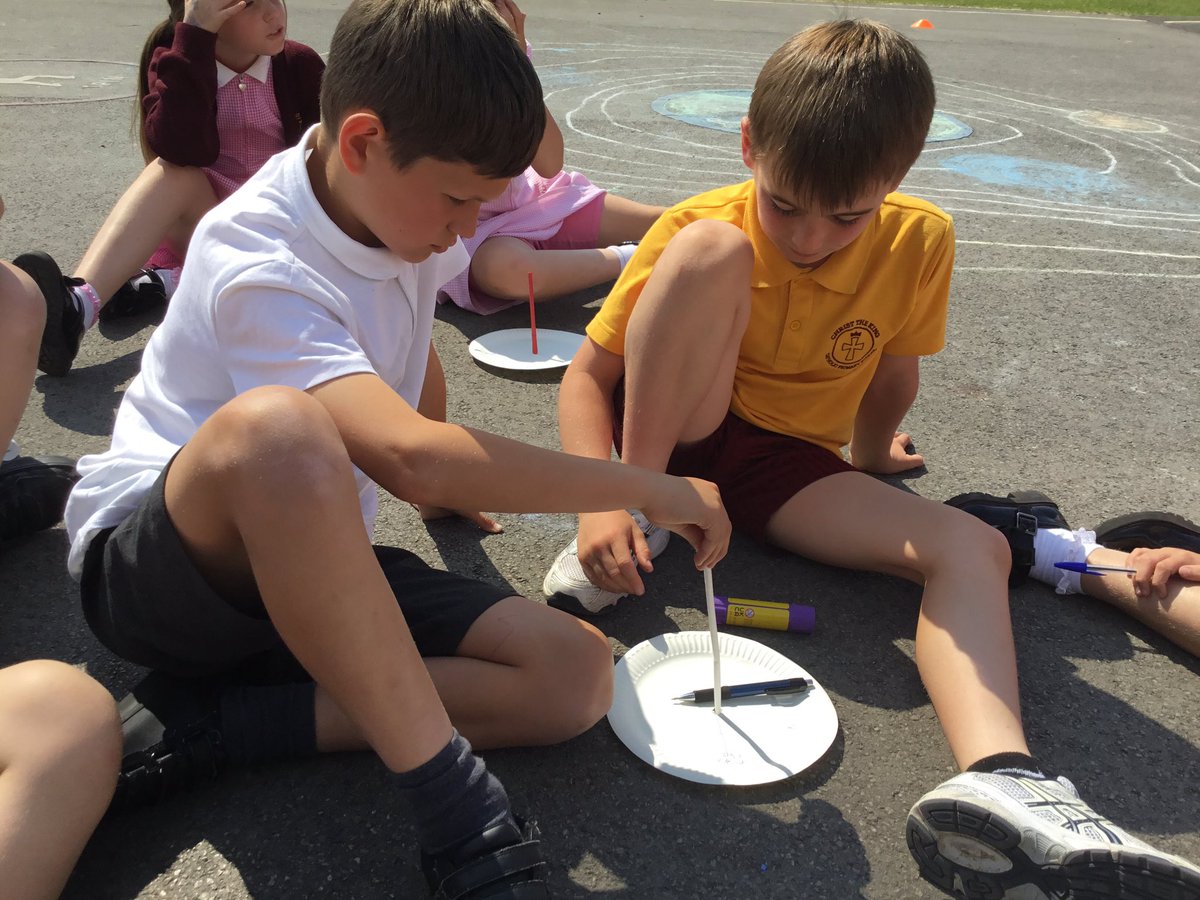 CTKLiverpoolY5's tweet photo. Creating sundials as part of Science topic Earth and Space. #ctkscience https://t.co/FdfxNHHtlk