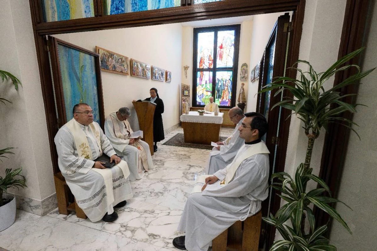 Este martes 20 de mayo, el Papa León XIV realizó una visita no anunciada al Dicasterio para los Obispos, donde presidió la celebración de la Misa en la capilla del organismo, según informó la Oficina de Prensa de la Santa Sede. Se trata de un sitio bien conocido por el Pontífice.