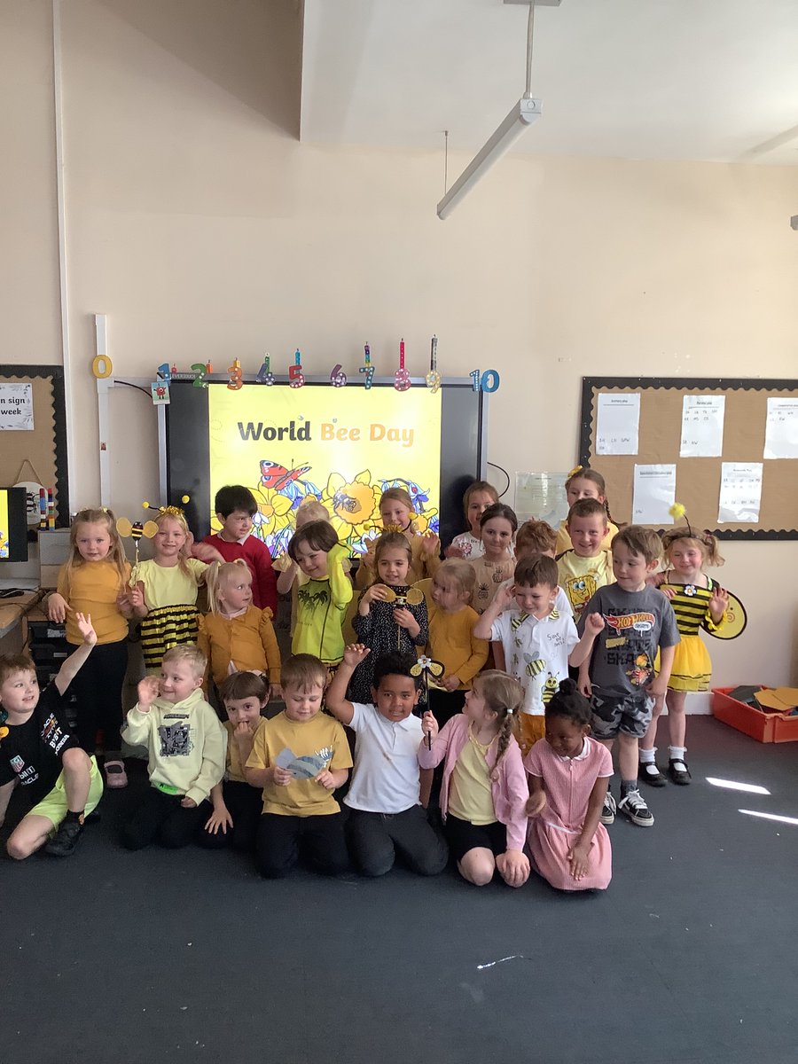 MarfleetPrimary's tweet photo. EYFS have been learning about minibeasts this half term and have enjoyed a lovely 'bee party' today for World Bee Day! We dressed up in yellow and black, tried honey sandwiches and did lots of bee themed activities around the classroom! https://t.co/vY1fRXVh7x