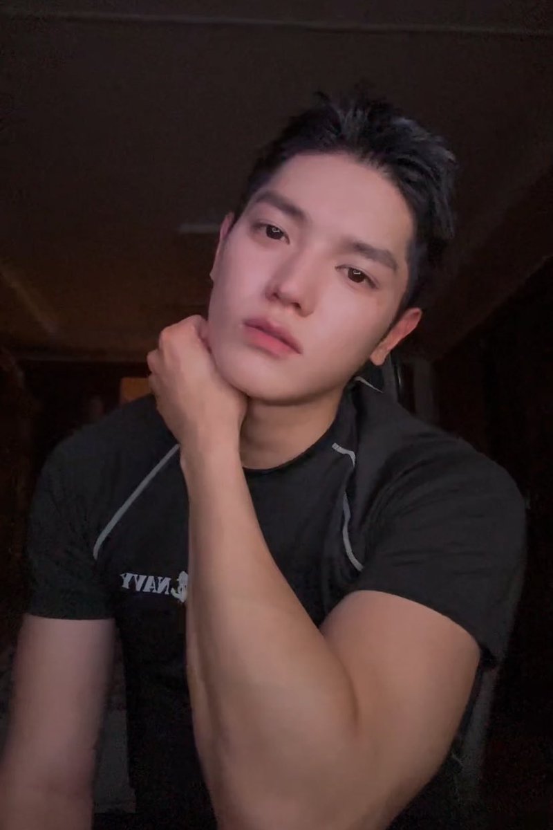 용 📂 (@taeoxofiles) on Twitter photo 