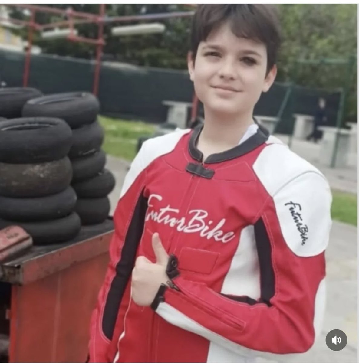 Besime 🇹🇷 (@besimekc) on Twitter photo Uçağa binerken cam şişe sokamıyorsun yanında, suç aleti olabilme ihtimaline karşı.
Çocuğu bıçakla katlettiler ama o bıçak suç aleti değil, öyle mi??
<a href="/adalet_bakanlik/">T.C. Adalet Bakanlığı</a> <a href="/yilmaztunc/">Yılmaz TUNÇ</a> <a href="/AnadoluCBS/">Anadolu Adliyesi</a>
#AhmetMattiaMinguzziicinadalet Uçağa binerken cam şişe sokamıyorsun yanında, suç aleti olabilme ihtimaline karşı.
Çocuğu bıçakla katlettiler ama o bıçak suç aleti değil, öyle mi??
<a href="/adalet_bakanlik/">T.C. Adalet Bakanlığı</a> <a href="/yilmaztunc/">Yılmaz TUNÇ</a> <a href="/AnadoluCBS/">Anadolu Adliyesi</a>
#AhmetMattiaMinguzziicinadalet