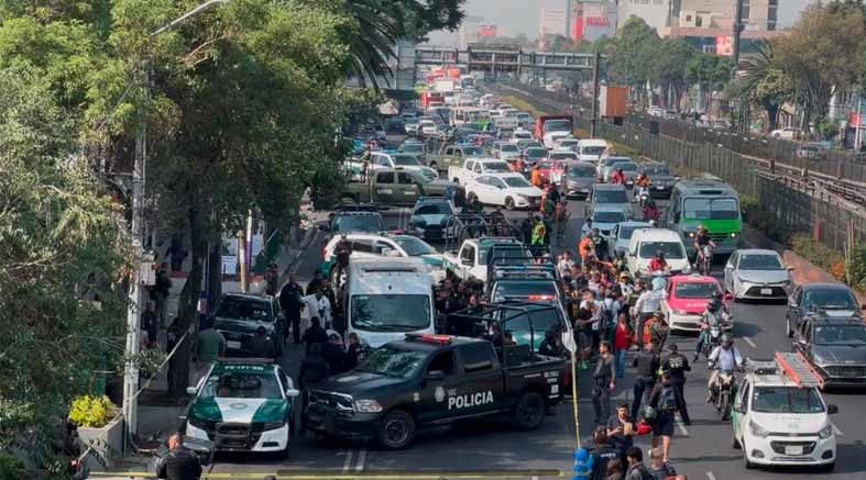 DavidWolf777's tweet photo. #Mexico City Mayor Clara Brugada’s aides, Ximena Guzman &amp; Josa Muñoz, were gunned down this morning. Omar Harfuch, Mexico’s Secretary of Security, had to leave a presser where @Claudiashein and team were ironically boasting about lower crime rates.

#Narcostate #morena https://t.co/HHaYD4cx4P