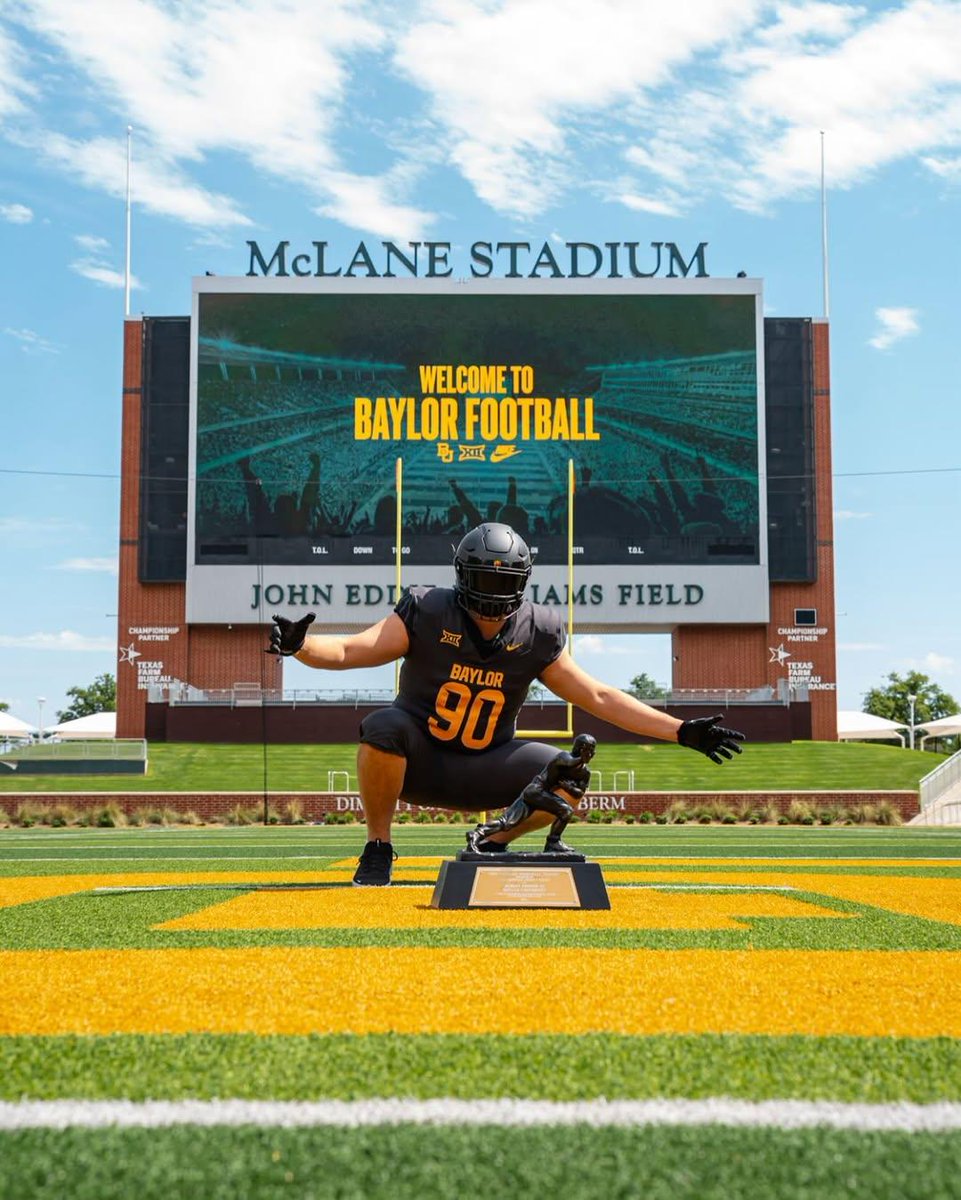 Alex McComb (@alexmmccomb) on Twitter photo Canadian DL/OL and 2023-24 CFP national champion Alessandro Lorenzetti announced his transfer from Michigan to Baylor last week.
The Montrealer joins OL Joe Crocker, who's from Ascot, England, as the 2 new international players heading to Waco, Texas, in 2025.
๐ธ <a href="/ALorenzetti_/">Alessandro Lorenzetti</a> Canadian DL/OL and 2023-24 CFP national champion Alessandro Lorenzetti announced his transfer from Michigan to Baylor last week.
The Montrealer joins OL Joe Crocker, who's from Ascot, England, as the 2 new international players heading to Waco, Texas, in 2025.
๐ธ <a href="/ALorenzetti_/">Alessandro Lorenzetti</a>