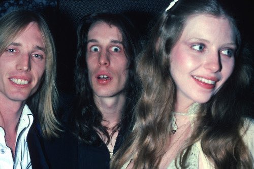 Tom Petty with Todd Rundgren and Bebe Buell.  

📷 Brad Elterman
