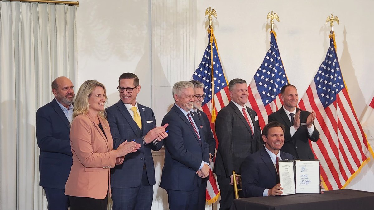 SodFatherFL's tweet image. Freedom weighs more than paper.
Thanks to the leadership of @GovRonDeSantis and the bold vision of @SenatorAMR and Rep. @DougforFL HB 999 is now law, officially recognizing gold and silver as legal tender in the Free State of Florida.
While D.C. prints money, Florida’s…