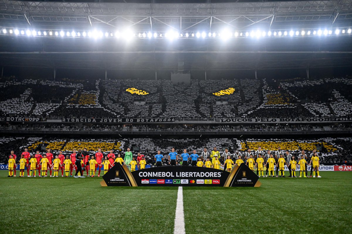 TheLibertadores's tweet photo. 🤩🏟 CONMEBOL #Libertadores nights with defending champions @Botafogo! ⚫⚪ https://t.co/YQIAvhdmdO