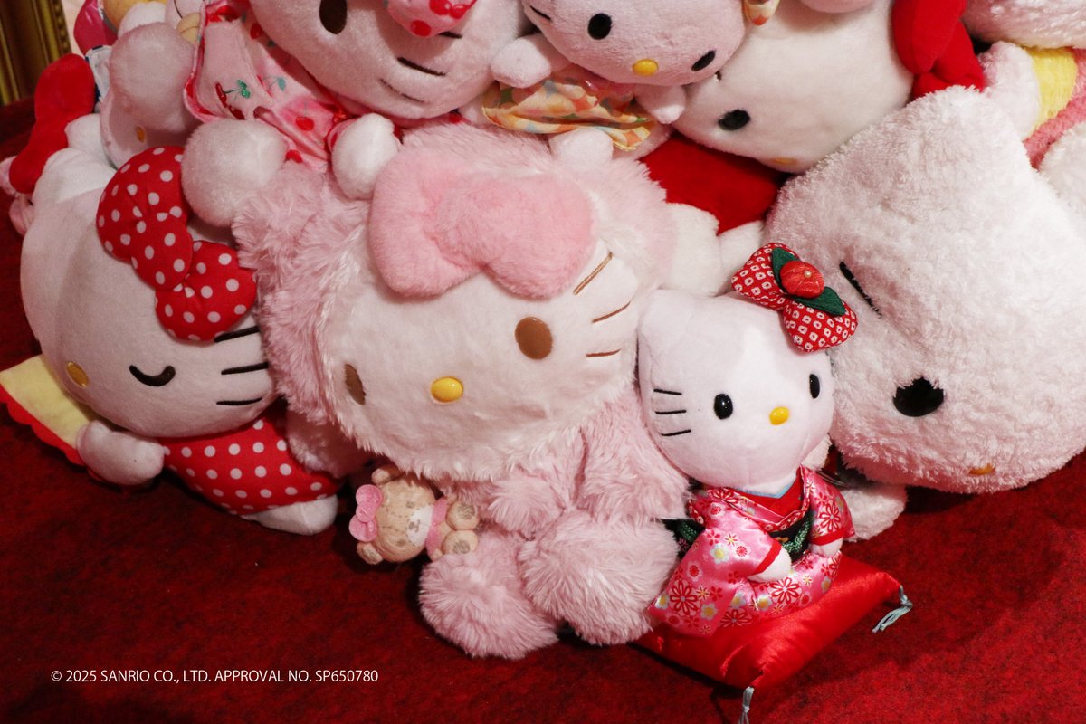 【神戸限定・希少】ハローキティ ぬいぐるみ ドレス＆ボンネット（赤） サンリオ展 神戸会場】 ハローキティのぬいぐるみがドレスになりました
