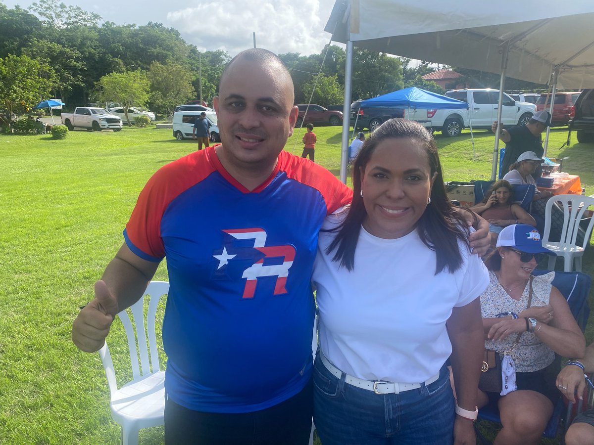 Hoy me quito el sombrero ante la designación de la alcaldesa de Gurabo, <a href="/RosachelyRivera/">Rosachely Rivera Santana</a> como la nueva secretaria del Departamento del Estado!!! Te deseo mucho éxito en tu nueva encomienda. Se que harás un excelente trabajo!!

De Gurabo para todo Puerto Rico!!!