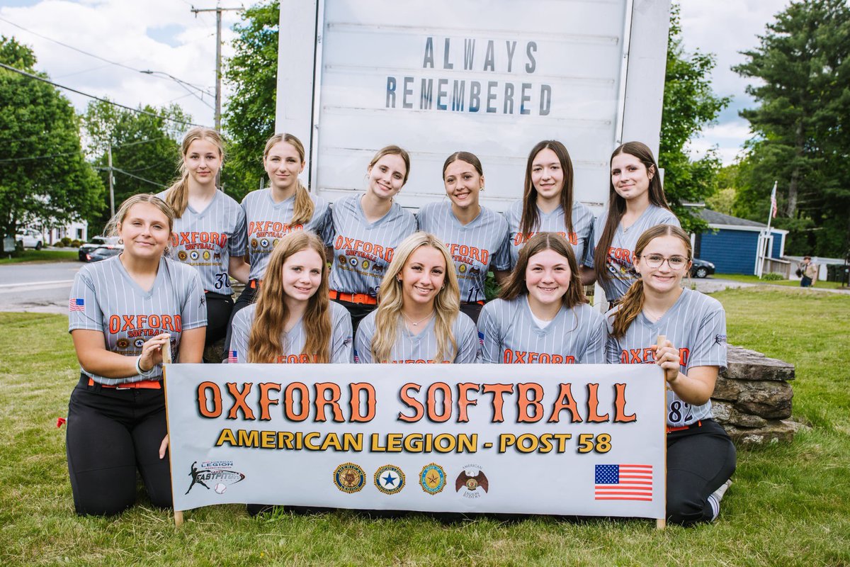 AriellaD_2027's tweet photo. It was an honor to walk in the Memorial Day Parade 🇺🇸🥎 #AmericanLegion #Post58 #OxfordSoftball https://t.co/M0iiDB4wYA