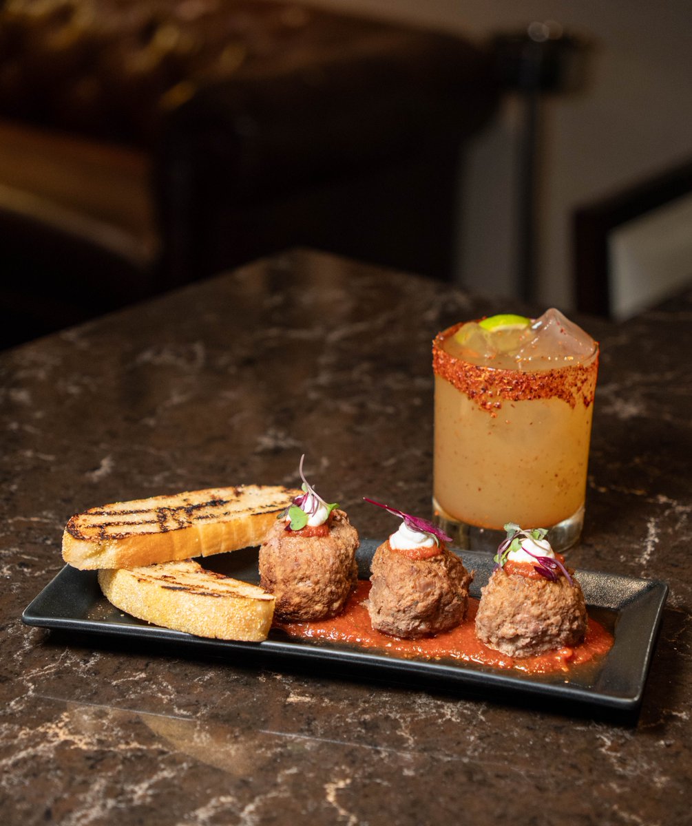 Treat yourself at Alder &amp; Birch—because a handcrafted cocktail and a delicious appetizer are all you need to turn your day around. 🍸🍴

📅 Open Wednesday–Sunday

#OrleansCasino #AlderAndBirch #Steakhouse #NightOut #LasVegasFoodi