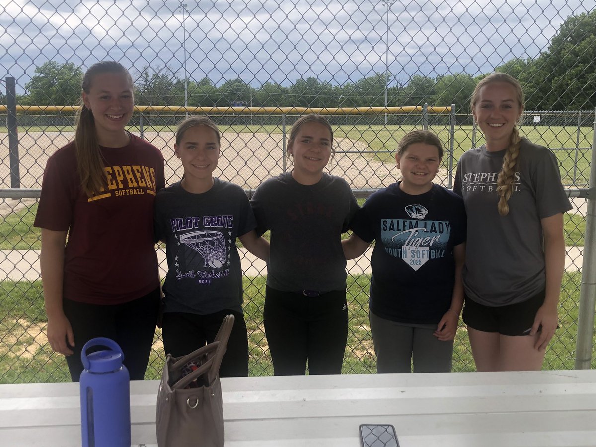 We want to thank the girls that came to camp today!  They learned a lot and had fun!  

#StarsSoftball
#StarsAthletics
#TheRightWayToPlay