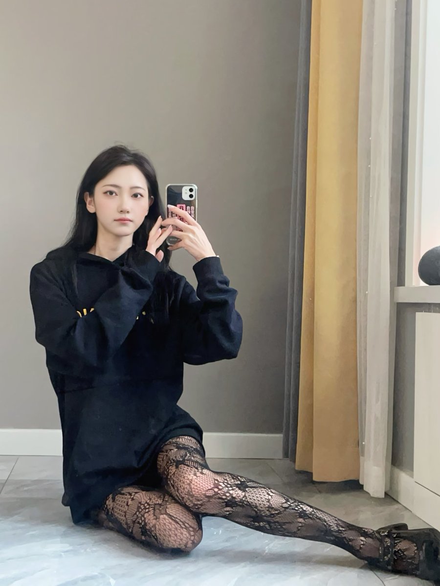 强子说：想看丝袜了