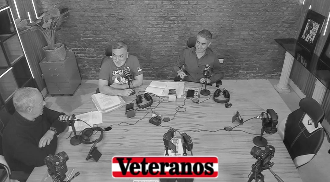 Hoy por la tarde grabamos El Bunker 8 ( El Bicho, en su hora más gloriosa 84/85/86 ). 2 hs de fútbol, politica y sociedad. Seguro el futbolero lo sabrá apreciar, nosotros disfrutamos a pleno haciéndolo. 
Proximamente disponible en youtube