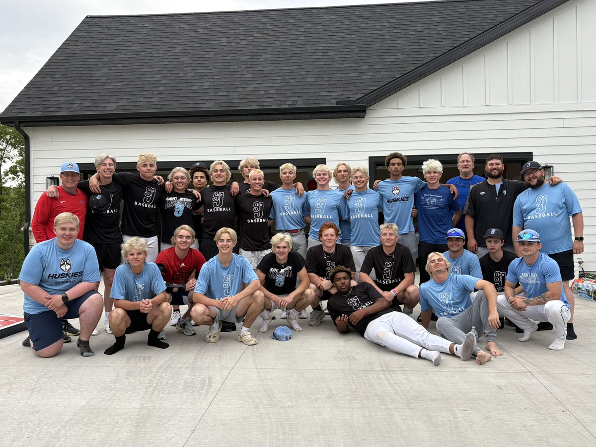 Great team dinner tonight! We are ready for Sectionals tomorrow! Huge thanks to the Downeys for hosting and to all the parents for keeping us well fed.