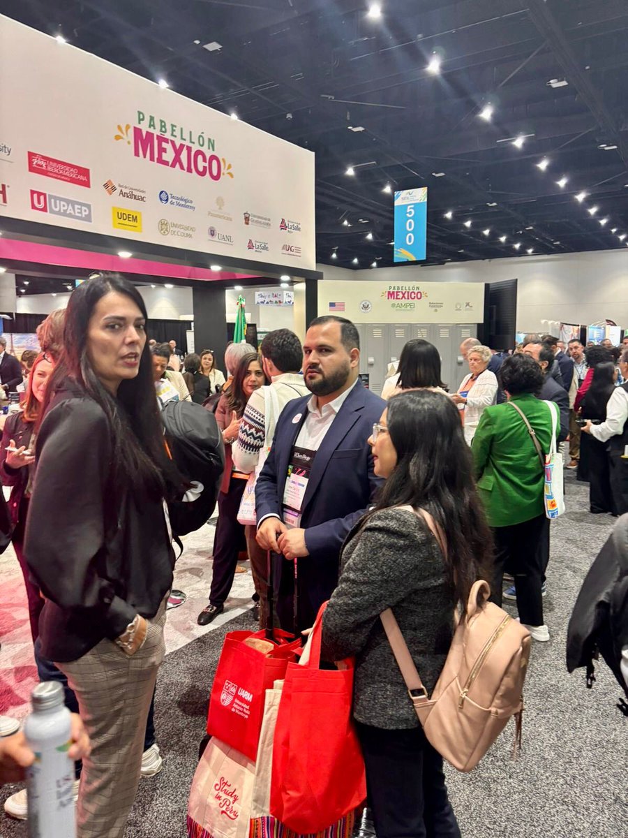 ciesdemex_org's tweet photo. Con líderes de 🇲🇽 y 🇺🇸, se inauguró el pabellón México en #NAFSA2025. 

#CIESDEMEX, con la coordinación de UdeG y la participación de IES públicas y privadas miembros de este consorcio, impulsan la internacionalización y la oferta académica para mexicanos fuera del país. https://t.co/jh7ydFXhV0