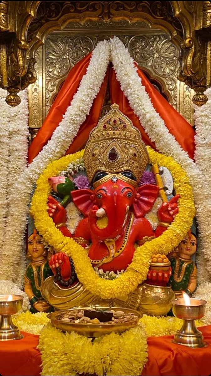 सुबह की पहली हाजिरी मंगलमूर्ति सिद्धिविनायक सबके दुख हर्ता प्रथम पूज्य श्री गणेश जी महाराज के शुभ पावन पवित्र श्री चरणों में...!🙏🌺