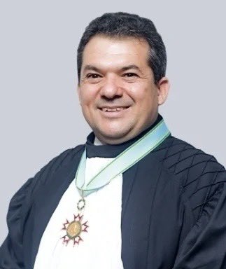 Parabenizo o desembargador Carlos Augusto Pires Brandão por sua indicação ao STJ feita pelo presidente Lula. Uma escolha que honra o Piauí e valoriza a competência dos nossos conterrâneos. Que sua trajetória siga fortalecendo a Justiça em nosso país!
