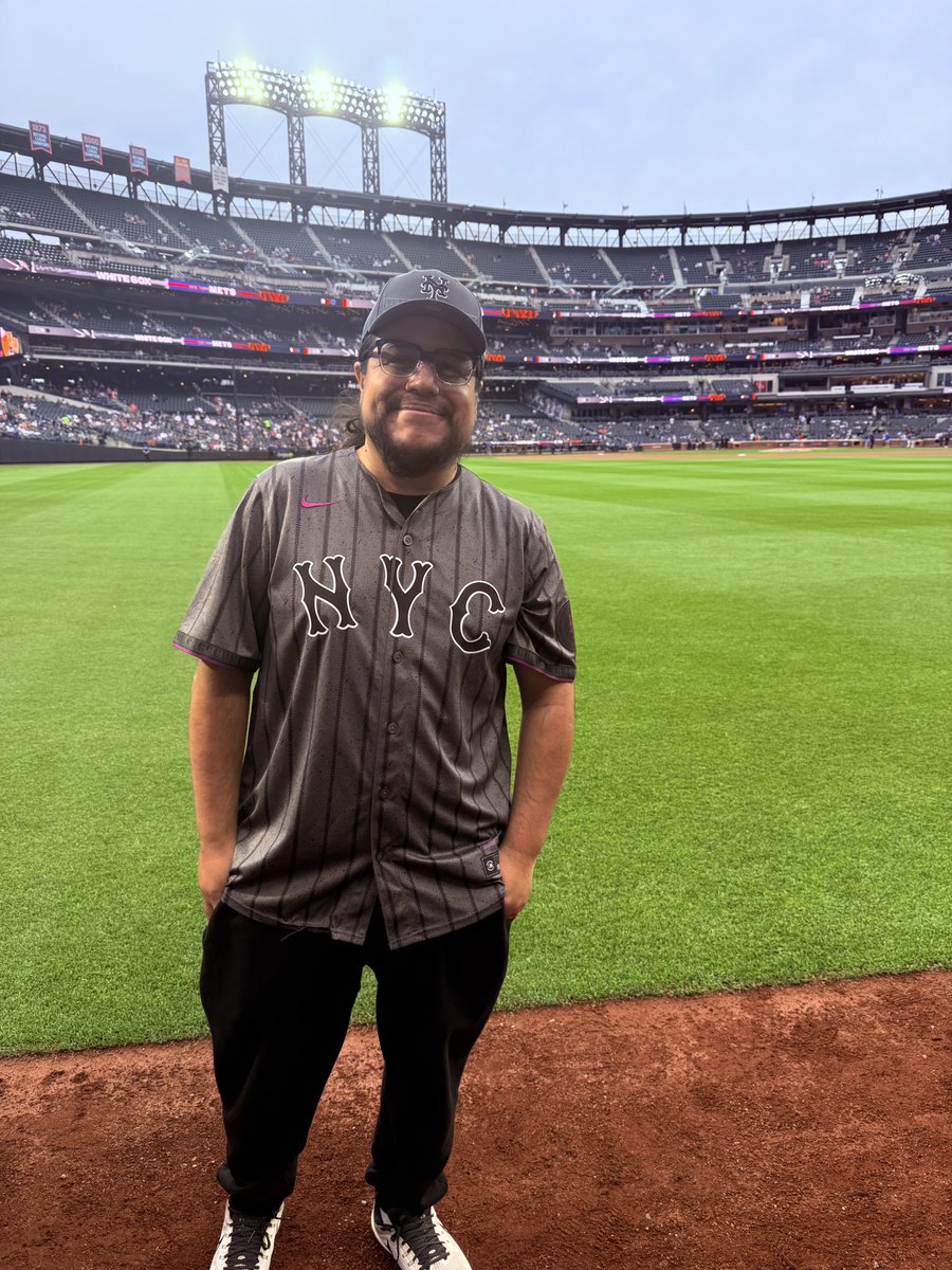 RusticT13's tweet image. The temptation to run into the outfield was high but I kept my cool. Never thought I’d be able to be on the field before a game!