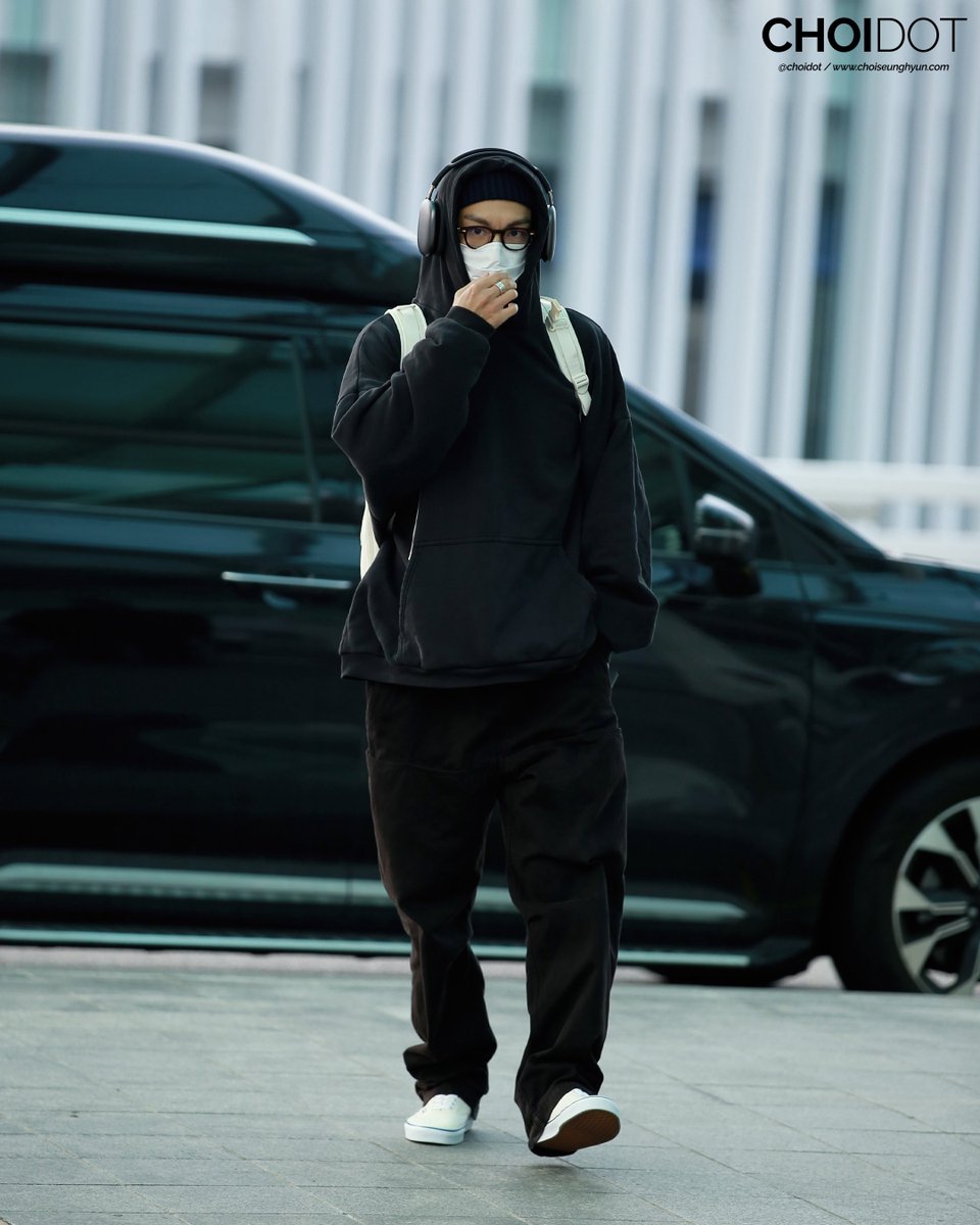 choidot's tweet photo. [#TOP PHOTO] 250527 ICN #최승현 #TOP 출국 

이사진에 귀여운 포인트가 한두개가 아니라고
100개도 말할 수 있어 진짜 

#탑  #TTTOP #CHOISEUNGHYUN https://t.co/NGDr9Yy8gc