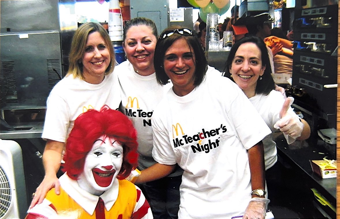 cj_finlayelem's tweet photo. Happy Tuesday, Finlay families! We hope you enjoy today’s trip down memory lane 🩺🦟✏️🍎 #TakingitBackTuesday #25YearsatCJF #WhoLettheSkeetersOut #WildAboutLearningatCJF #YourBestChoiceDrCarlosJFinlayElementary #YourBestChoiceMDCPS https://t.co/Wd4UdQXqOG