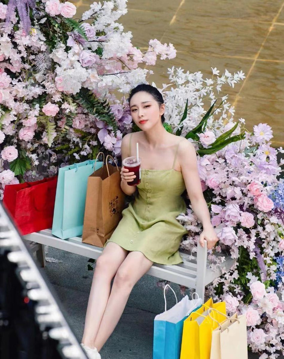 高叶】1987年出生于江苏省常州市，身高168cm，体重48kg，射手座。中国内地影视女演员，毕业于北京电影学院。