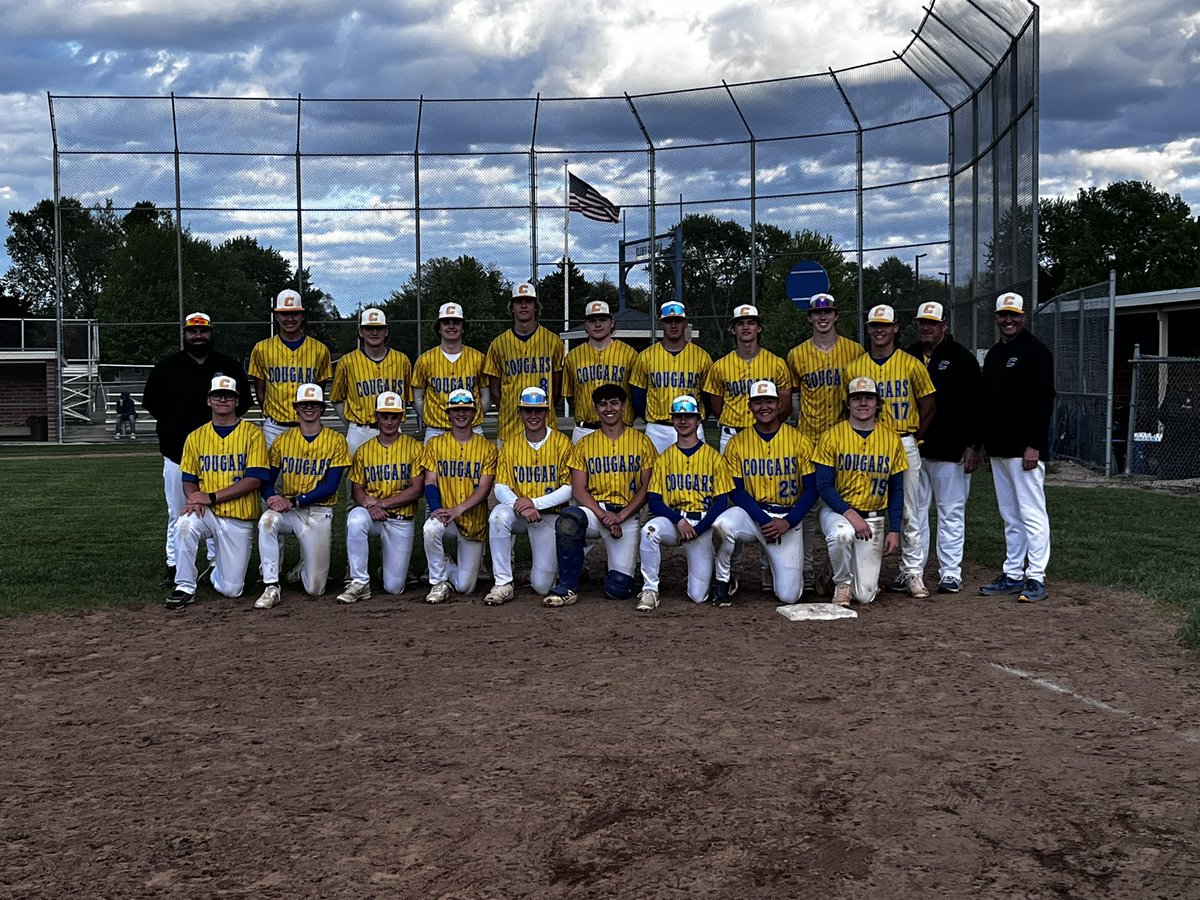 FlywayFocus's tweet image. With Mayville’s win vs. Omro today, the #Cardinals share the Flyway title with the #Cougars.