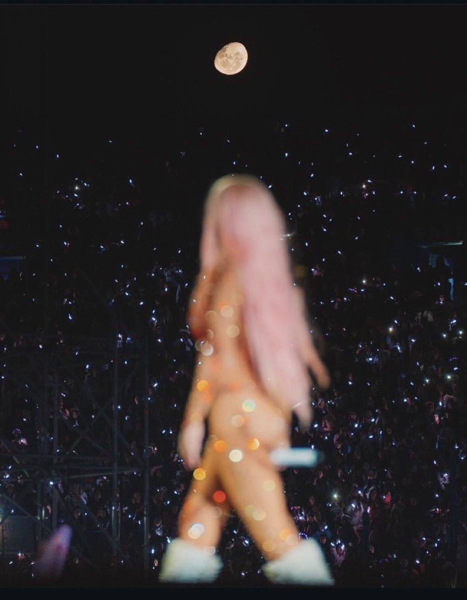 cinnamonboydr's tweet photo. “Aprendí a valorar la noche, me hice amiga de una tal Luna, q me dice q no me olvide, q la vida es una fortuna”
~Karolg https://t.co/Ak7ytW2fcO