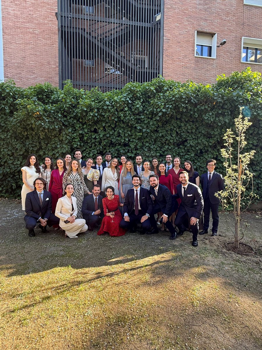 JonArcas's tweet photo. Entrega de despachos, LXXVI promoción de la Carrera diplomática.

Enhorabuena a todos mis compañeros. Enormemente agradecido por el día de hoy.

Ahora y siempre: compromiso absoluto con mi deber hacia los españoles y españolas. https://t.co/zoRgN5NhB6