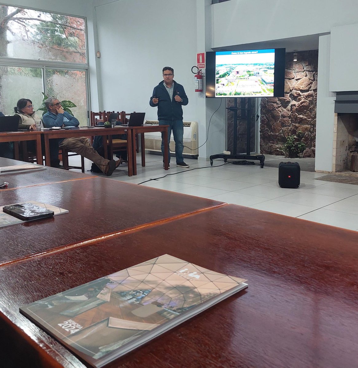 Plan Agropecuario (@planagro) on Twitter photo #Hoy en📍INIA, Las Brujas
Reunión del Consejo Agropecuario Departamental #CAD de Canelones
✔️Evaluación del impacto de INIA
🗣️Lic. Biol. PhD. Gerardo Marchesini, Director Nacional de INIA
<a href="/INIALB/">INIA Las Brujas</a> <a href="/HernanBuenoL/">Hernán Bueno Larroque</a> #PlanAgro #Hoy en📍INIA, Las Brujas
Reunión del Consejo Agropecuario Departamental #CAD de Canelones
✔️Evaluación del impacto de INIA
🗣️Lic. Biol. PhD. Gerardo Marchesini, Director Nacional de INIA
<a href="/INIALB/">INIA Las Brujas</a> <a href="/HernanBuenoL/">Hernán Bueno Larroque</a> #PlanAgro