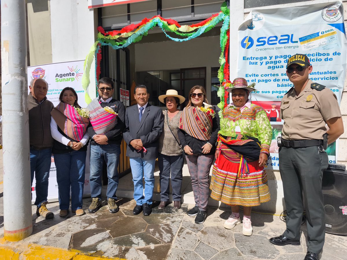 SunarpOficial's tweet photo. #NoticiasSunarp | ¡Seguimos expandiendo nuestra presencia en Arequipa! Desde la #SunarpArequipa inauguramos el #AgenteSunarp N.° 17 en la Municipalidad Distrital de Yanaquihua, a más de 3100 m s. n. m. y 7 horas de la ciudad. ✅ Más accesibilidad, más atención, más Sunarp. https://t.co/7py3HhlhiB