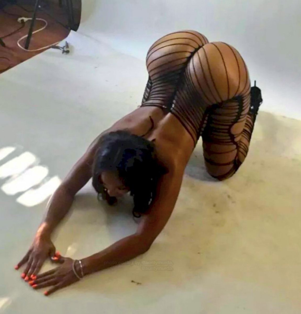 auntymurda's tweet photo. roxy ‘hardbody’ reynolds. https://t.co/x9eBxPorhe