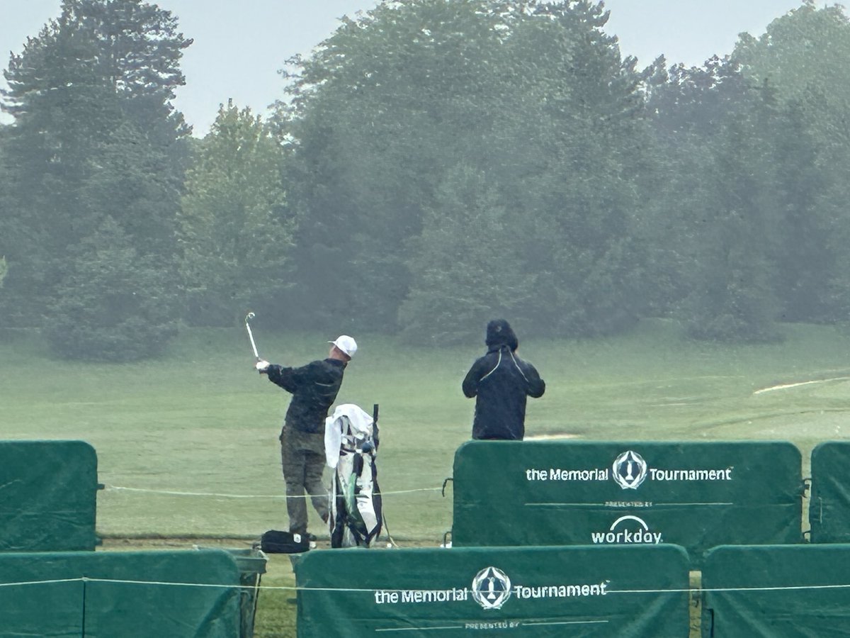 Raining ☔️ at the Memorial and only one man still grinding on the range at happy hour. No surprise to see Alex Noren digging it out of the dirt.